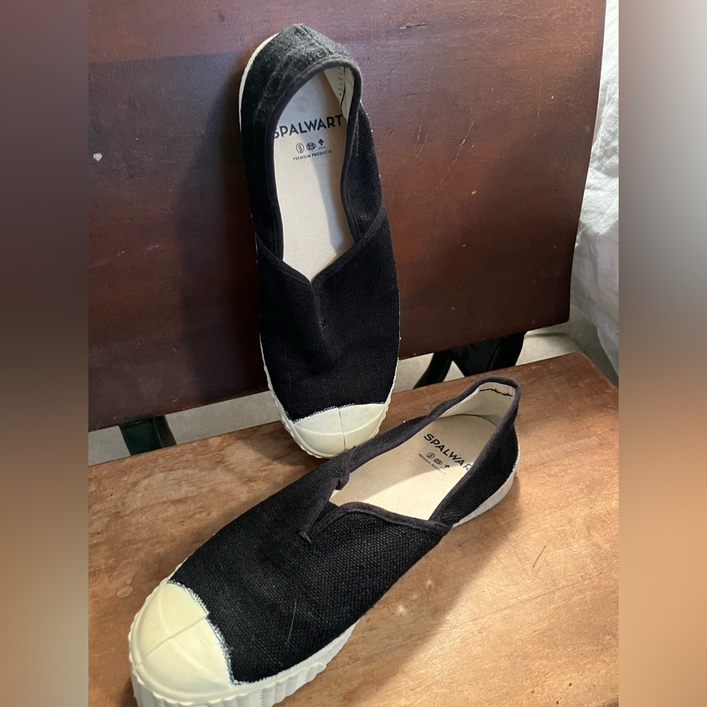 Spalwart black linen slip ones size 40